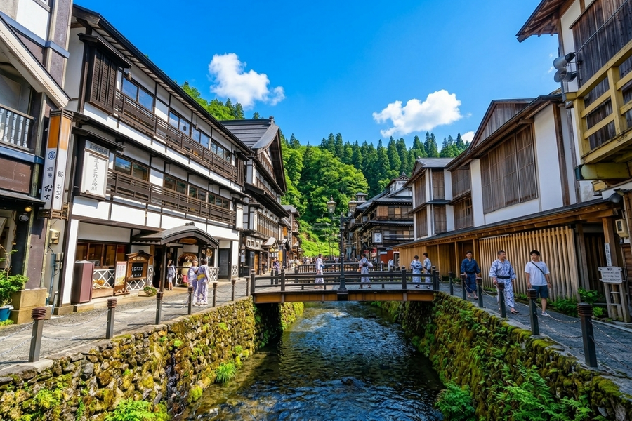 搭鐵道賞銀山、遊松島、入住溫泉館